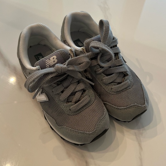 Toddler 10.5T New Balance ‘515’ Gray Shoes EUC - Picture 2 of 6